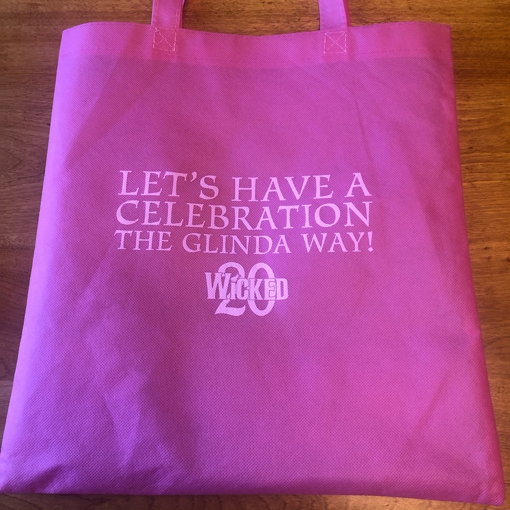 Wicked 20 Pink Glinda Show Bag & Signed Picture